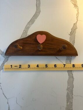 Vintage Wooden Wall Hook Rack Heart Pegs Cottage Farmhouse Entryway Decor